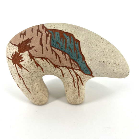 NATIVE AMERICAN HAND-ETCHED/PAINTED BEAR SCULPTURE SIGNED - Picture 3 of 13